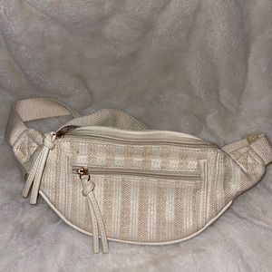 Gently used tan woven Fanny pack with gold hardware 🤍